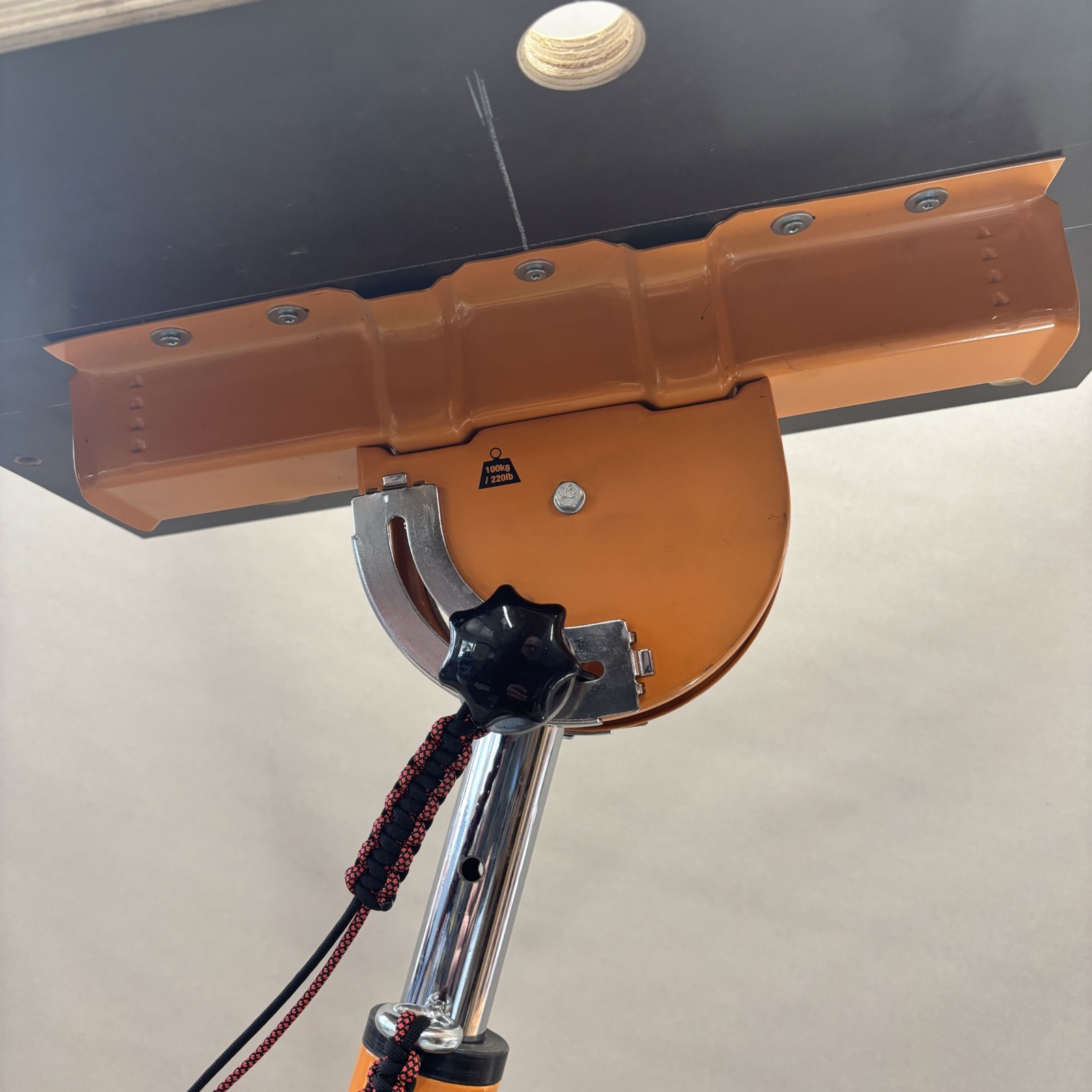 Dreibein - KippTisch mit Rollen – Bild 5