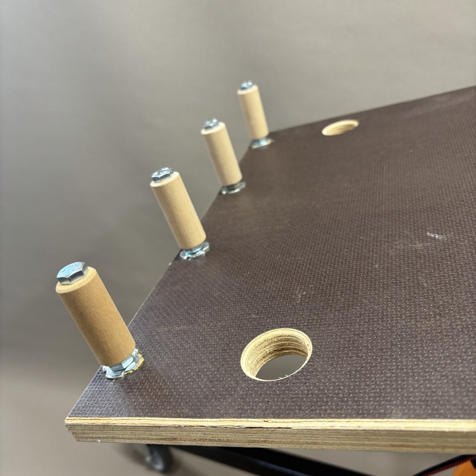 Dreibein - KippTisch mit Rollen – Bild 3