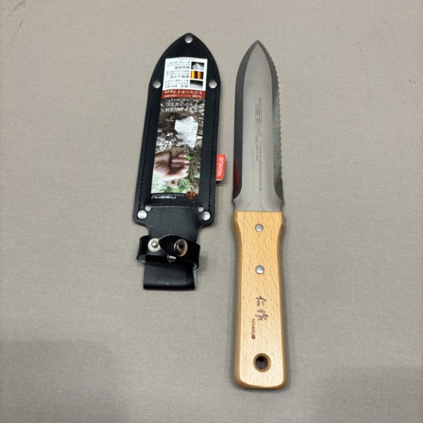 Japanisches Pflanzmesser mit Holzgriff